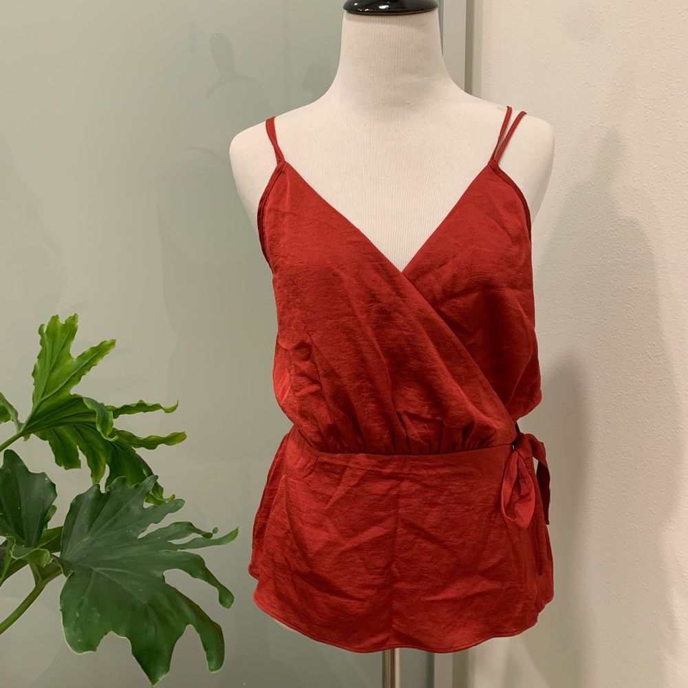 New Express red wrap going out tank red size small